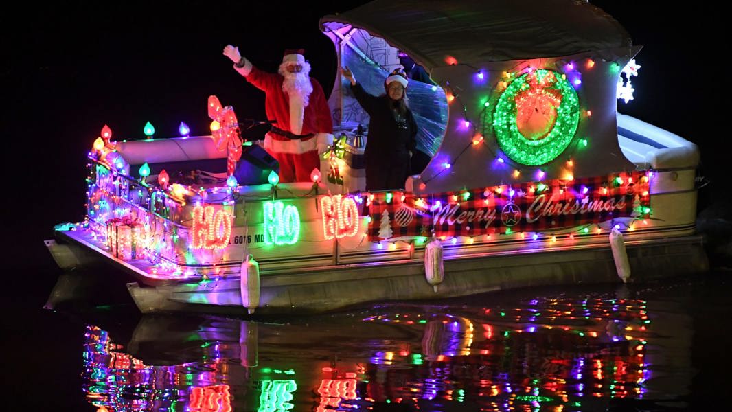 Rolling on the river Christmas Afloat lights up Tuscaloosa's Black