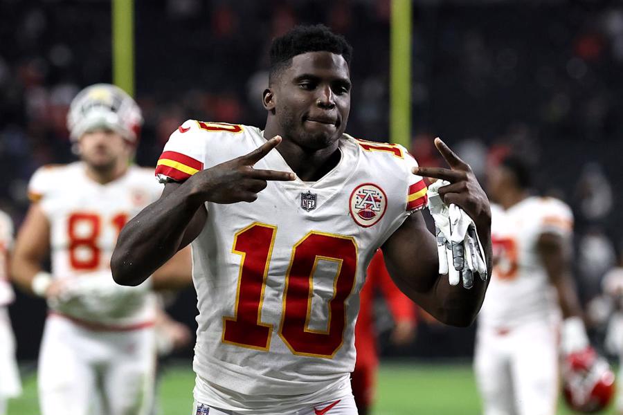 Report: Tyreek Hill traded to Miami Dolphins from Kansas City Chiefs
