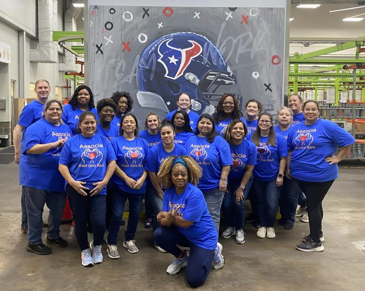 Associa Principal Management Group Of Houston Volunteers Help Feed The