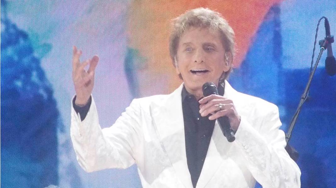 What Is Barry Manilow's Net Worth In 2022?